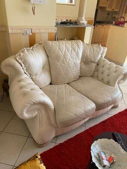 2 DIVANI da due posti, colore bianco anno di acquisto 2013, 