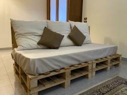 In Pallet 3 Posti Composto Da 6 Pallet, Un Materasso, 5 Cusc