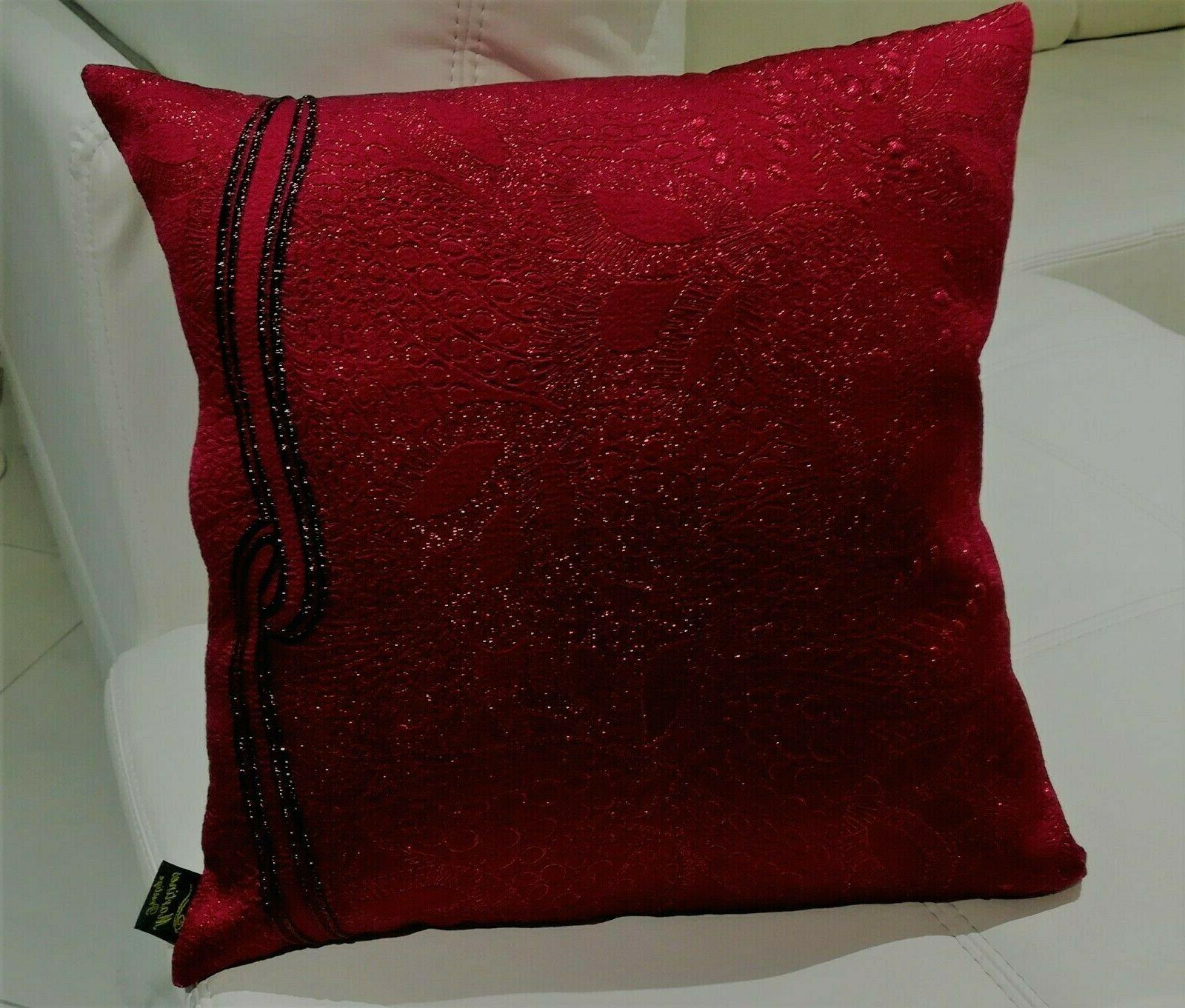 cuscino rosso in jacquard design per divano