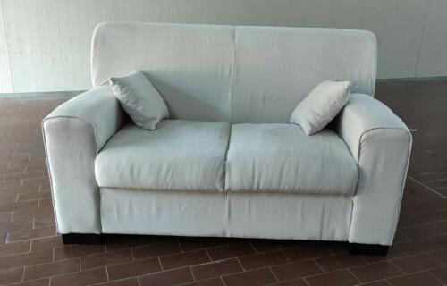 divano 2 posti in tessuto beige