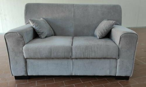 divano 2 posti in tessuto grigio