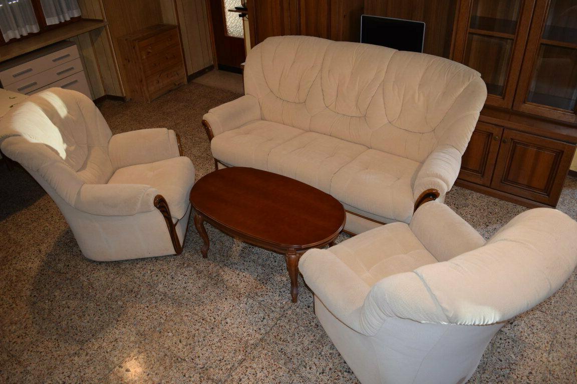 divano 3 posti e 2 poltrone con