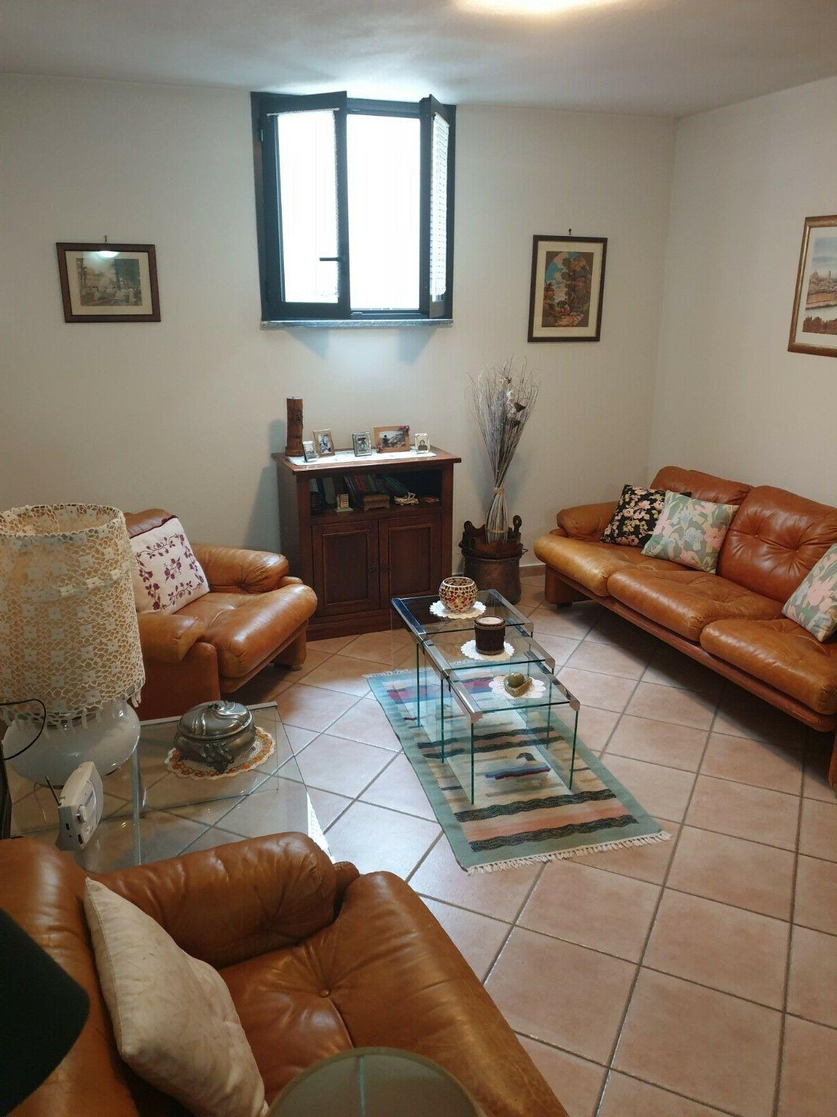 divano 3 posti e poltrone in pelle