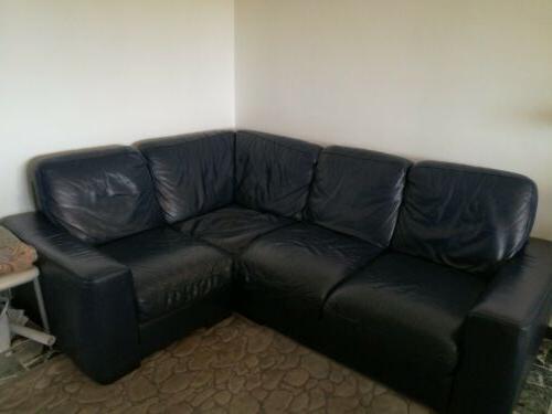 divano ad angolo di pelle con letto