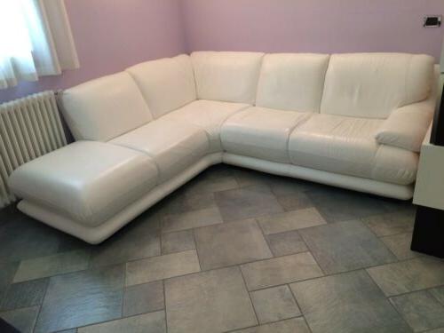 divano angolare in pelle