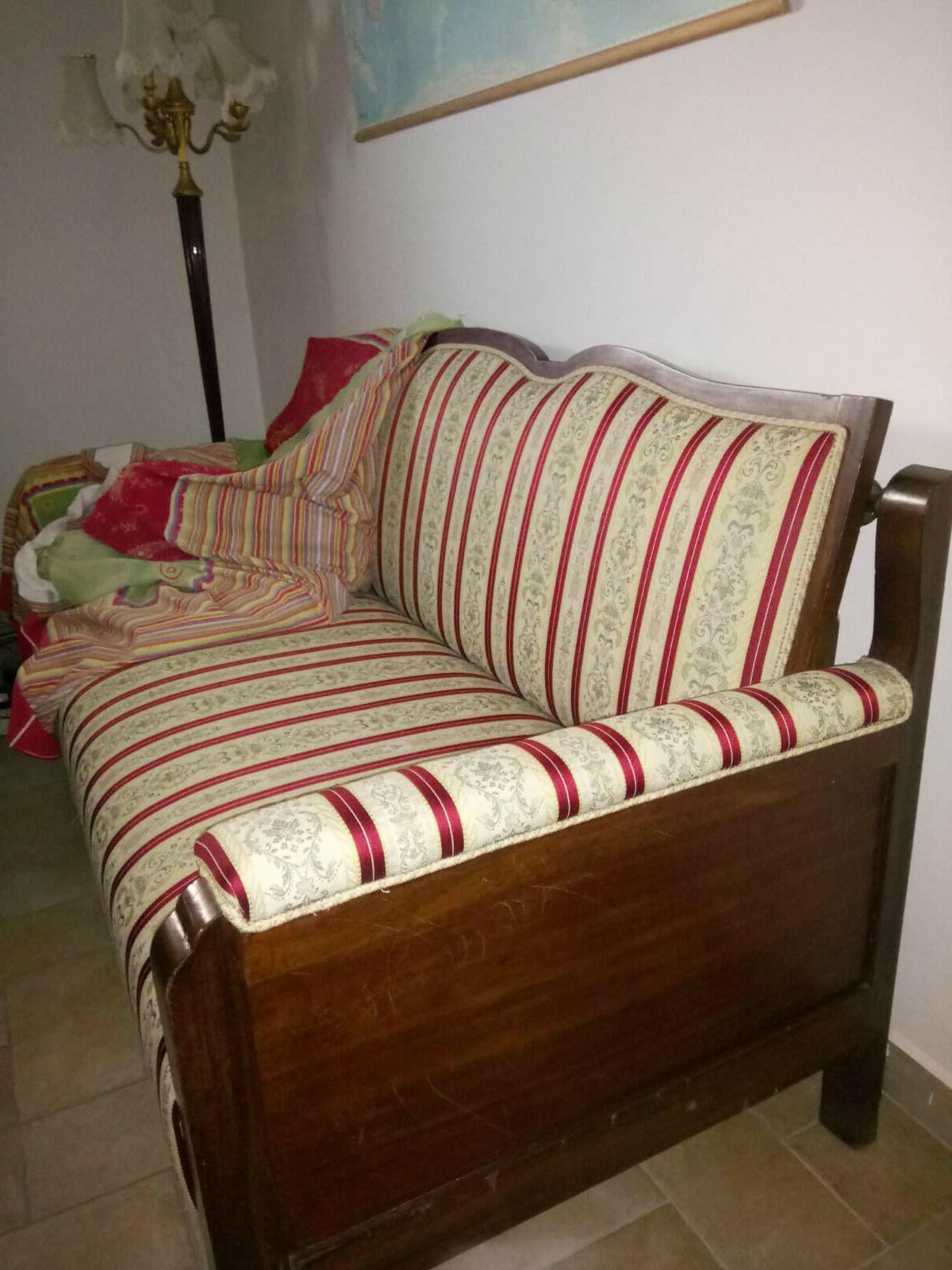 divano e due poltrone antiche restaurate perfette