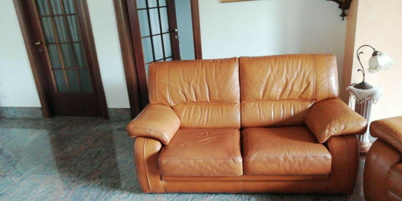 divano in cuoio artigianale