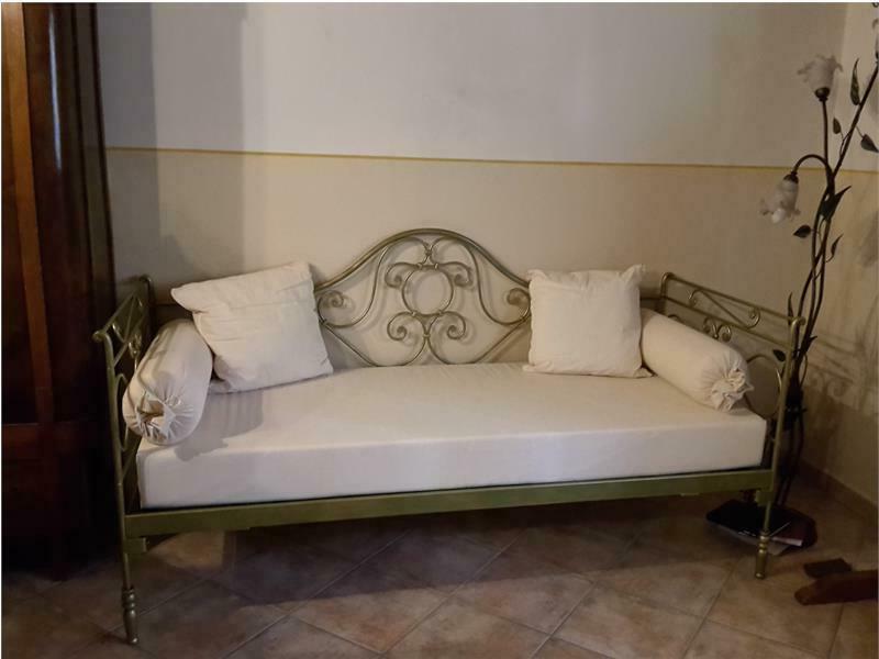 divano in ferro battuto camelia