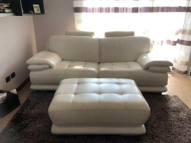 divano in pelle 3 posti con pouff
