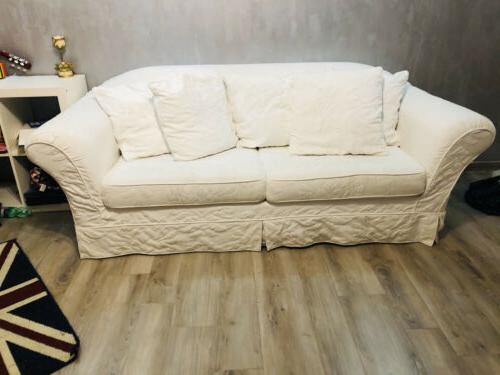divano letto bianco in stoffa con disegni