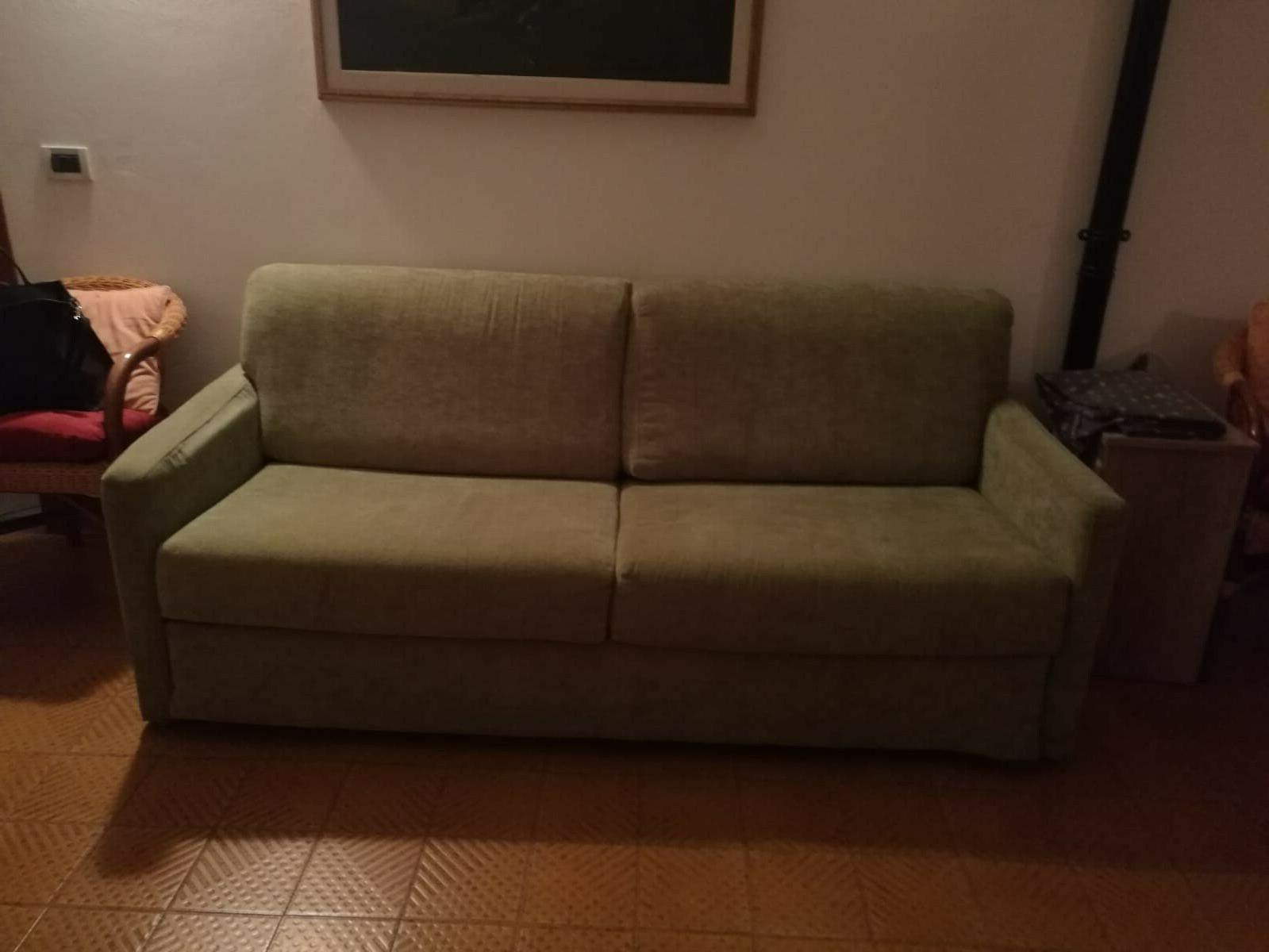 divano letto tre posti come nuovo usato
