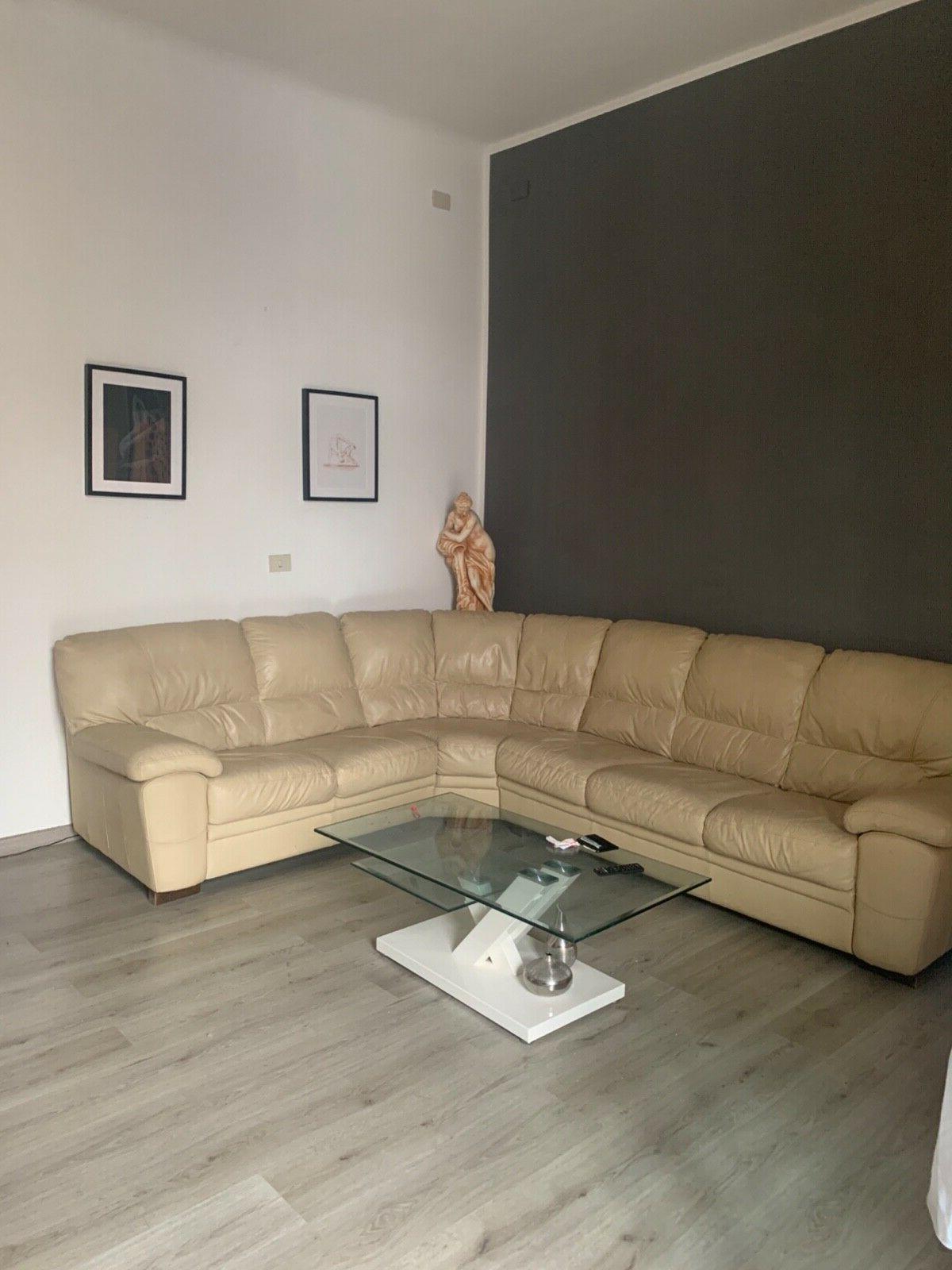 grande ad angolo colore beige in buone