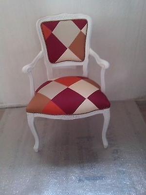 poltrona camera da letto imbottita colore bianco