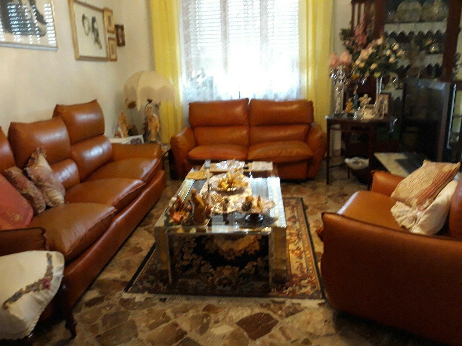 vendo divani in vera pelle da tre